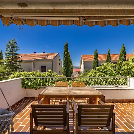 Apartment Punta Debij Family Punat